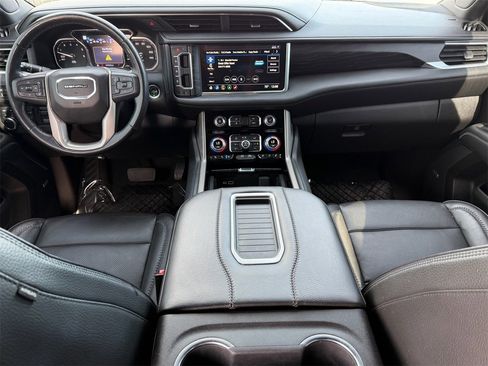 Used 2021 GMC Yukon XL Denali w/ Denali Premium Package image 19