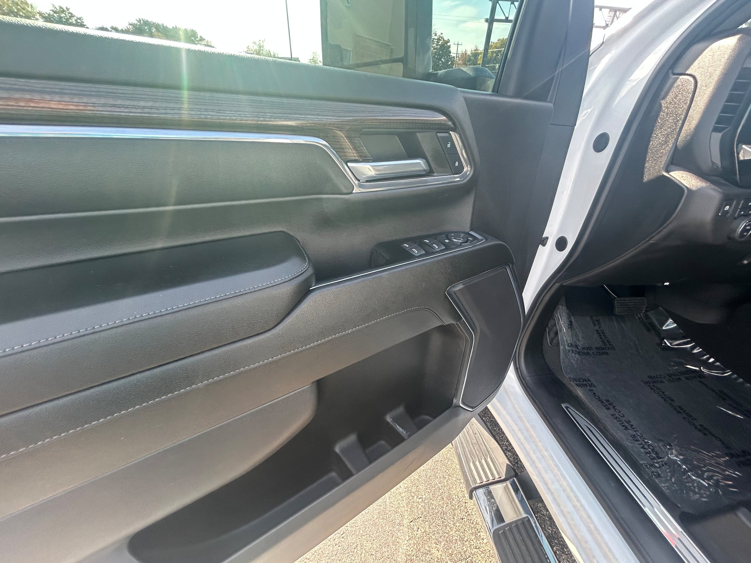 Used 2024 Chevrolet Silverado 3500 LT AWD/4WD image 7