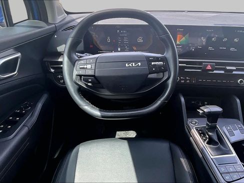 Certified 2026 Kia Sportage EX FWD image 6