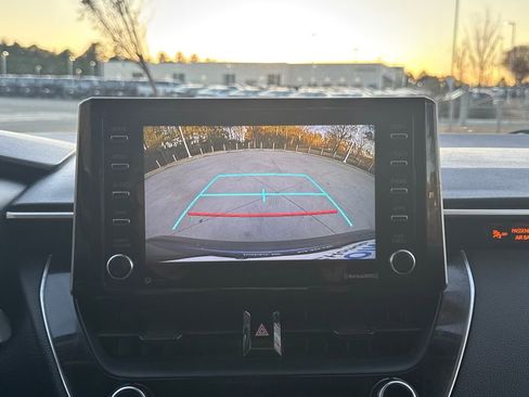 Used 2021 Toyota Corolla LE image 24