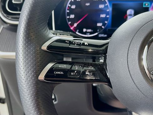 Used 2024 Mercedes-Benz GLC 300 image 23