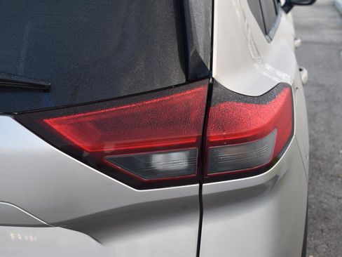 Used 2023 Nissan Rogue SL w/ SL Premium Package image 9