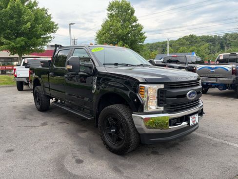 Used 2018 Ford F250 XL w/ Power Equipment Group AWD/4WD image 4