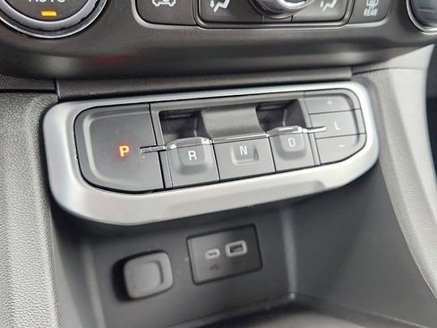 Used 2023 GMC Acadia SLE w/ Driver Convenience Package FWD image 14