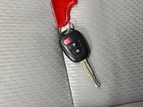 Used 2019 Toyota Highlander LE FWD image 44
