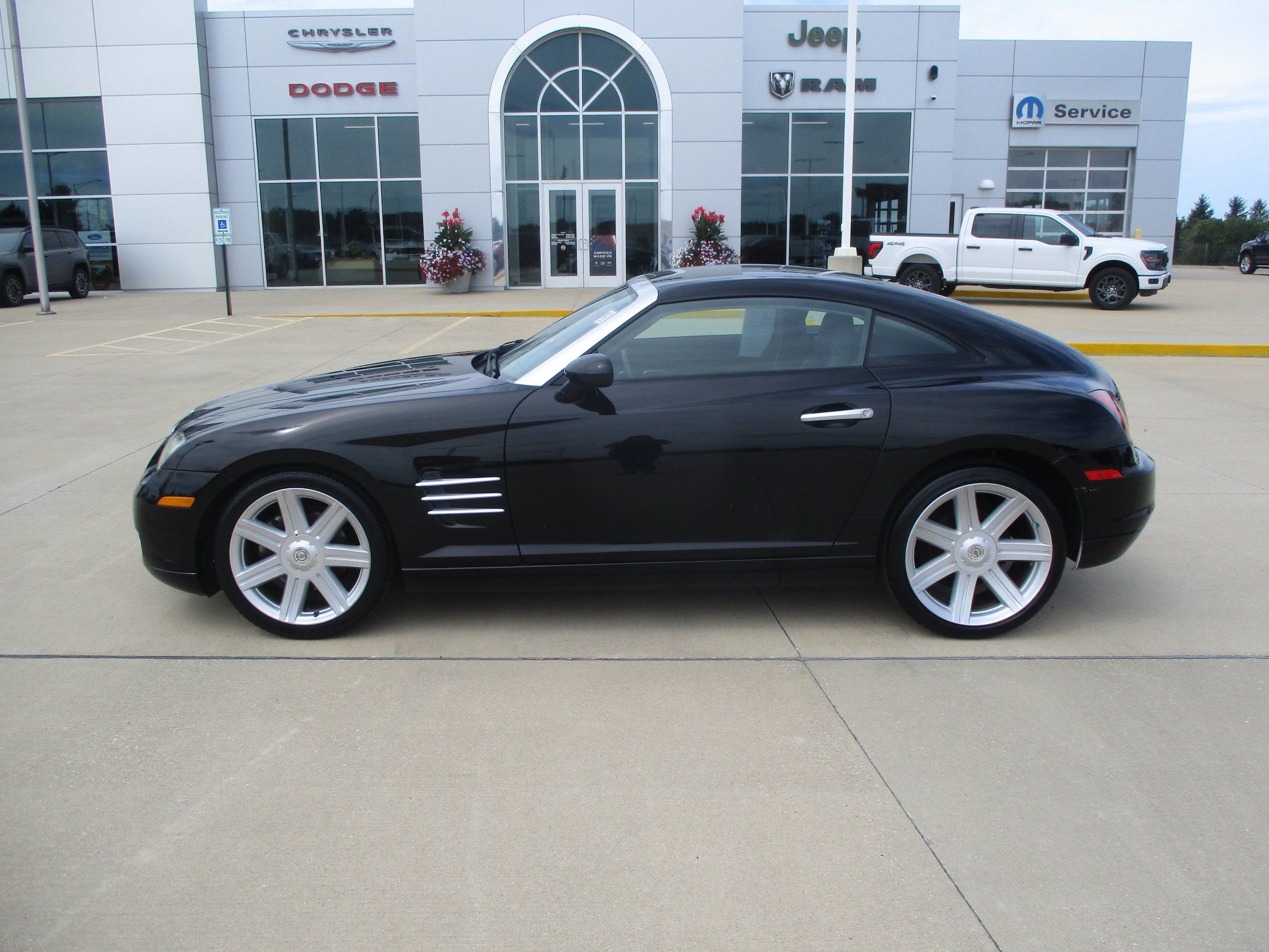 Used 2005 Chrysler Crossfire Limited RWD image 2