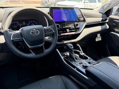 New 2026 Toyota Highlander Limited AWD/4WD image 34