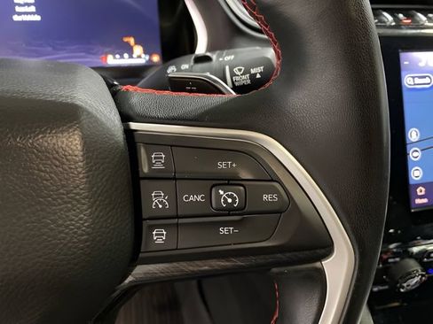 Used 2022 Jeep Grand Cherokee Trailhawk w/ Luxury Tech Group III AWD/4WD image 15