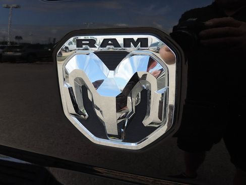 Used 2024 RAM 2500 Tradesman w/ Chrome Appearance Group image 13