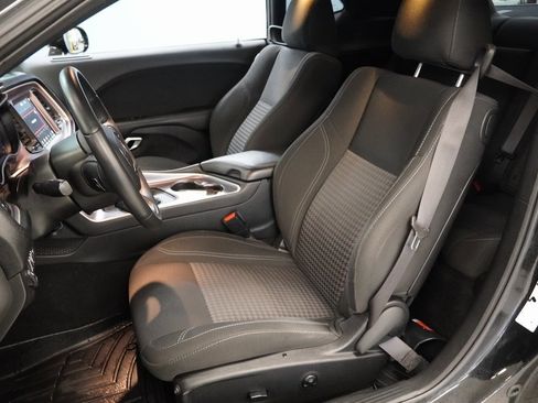 Used 2019 Dodge Challenger SXT w/ Driver Convenience Group image 3