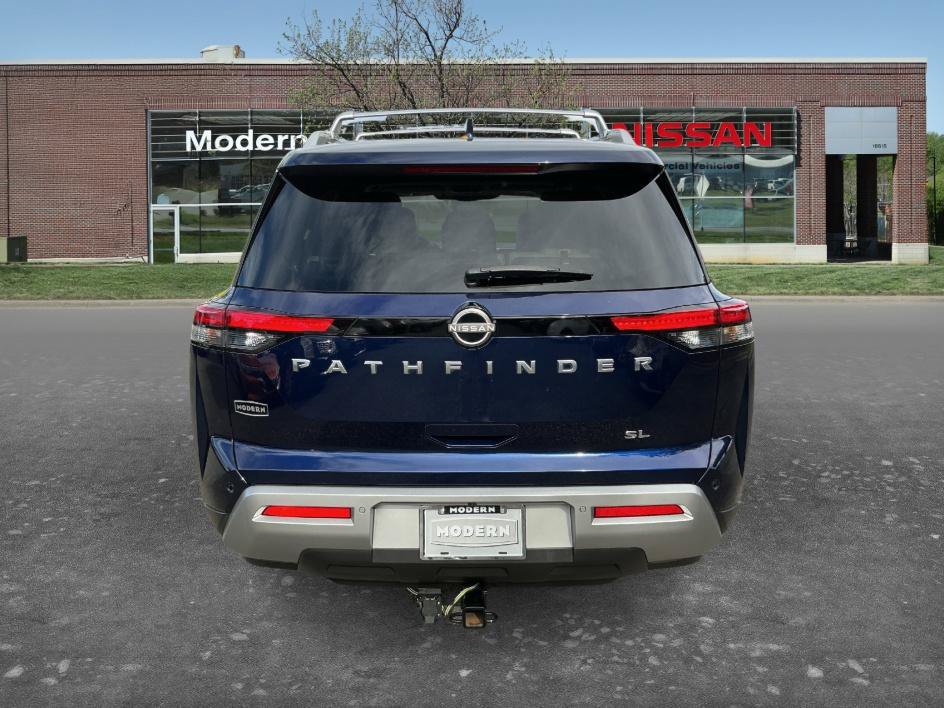 Certified 2022 Nissan Pathfinder SL FWD image 3