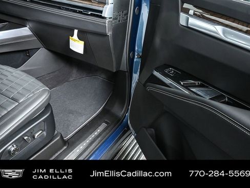 Certified 2025 Cadillac Escalade ESV Sport Platinum w/ LPO, ONYX Package image 28