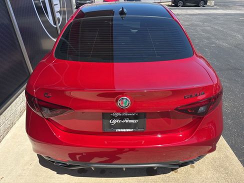 Used 2023 Alfa Romeo Giulia Veloce AWD/4WD image 11