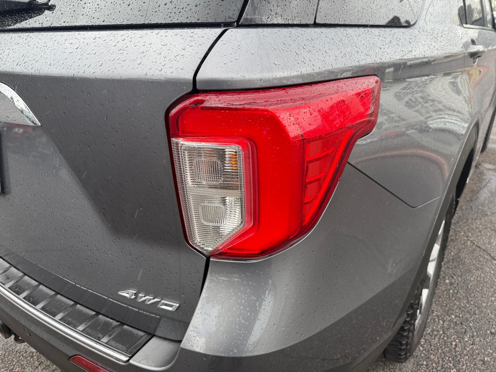 Used 2021 Ford Explorer Limited w/ Equipment Group 301A AWD/4WD image 29