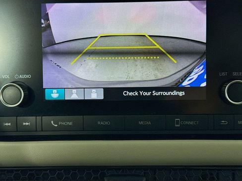 Used 2023 Honda HR-V LX image 15