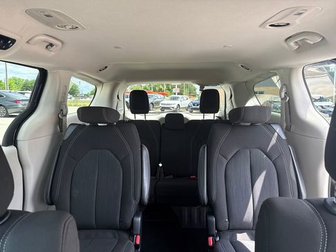 Used 2023 Chrysler Voyager LX FWD image 28