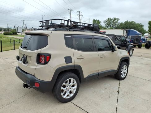 Used 2015 Jeep Renegade Latitude FWD image 3