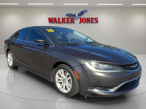 Used 2015 Chrysler 200 Limited w/ Convenience Group image 1