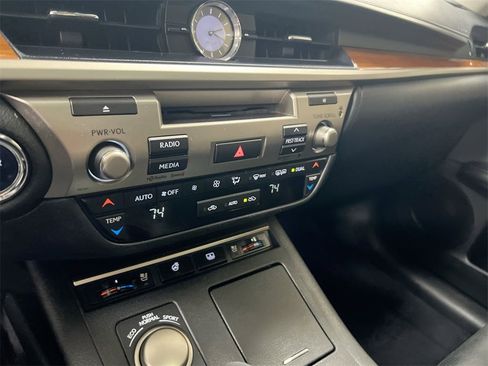 Used 2014 Lexus ES 300h image 15