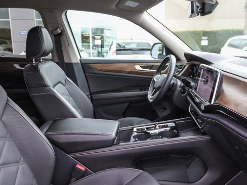 Used 2024 Volkswagen Atlas SE image 17