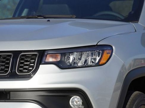 New 2026 Jeep Compass Latitude image 4