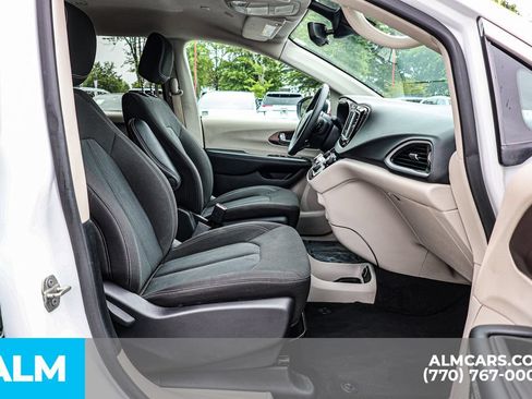 Used 2023 Chrysler Voyager LX FWD image 21