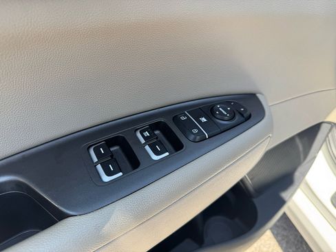 Used 2017 Kia Optima LX image 25