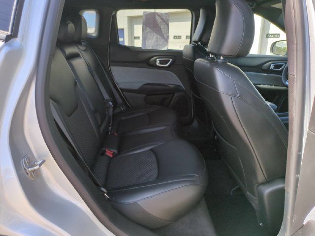 Used 2024 Jeep Compass Latitude AWD/4WD image 19