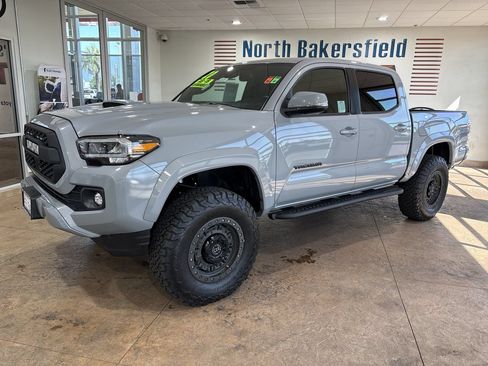 Used 2020 Toyota Tacoma TRD Sport w/ TRD Premium Sport Package AWD/4WD image 1