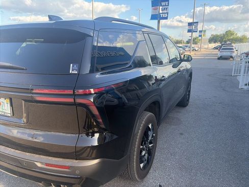Used 2025 Chevrolet Traverse LT w/ Midnight/Sport Edition FWD image 5