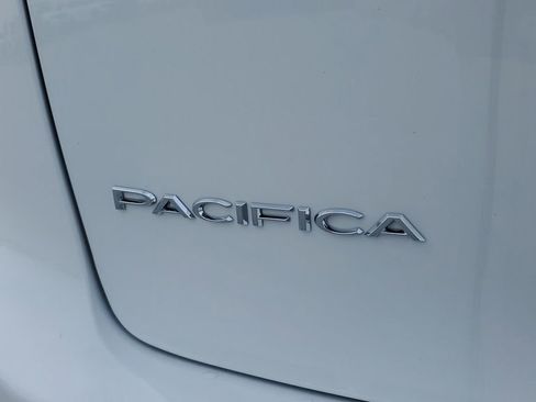 New 2026 Chrysler Pacifica Select image 8