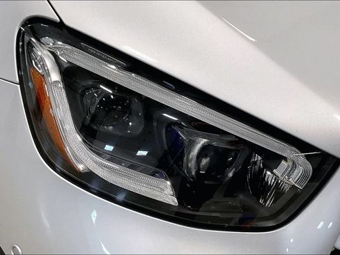Used 2020 Mercedes-Benz GLC 300 4MATIC image 32
