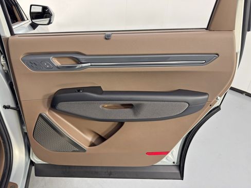 Used 2024 Kia EV9 Land image 48