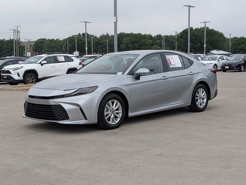 Used 2025 Toyota Camry LE FWD image 10