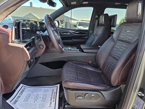 Used 2024 Cadillac Escalade ESV Sport Platinum w/ LPO, ONYX Package AWD/4WD image 7