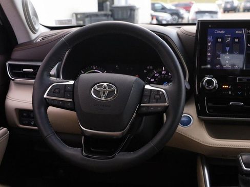 Used 2021 Toyota Highlander Platinum image 25