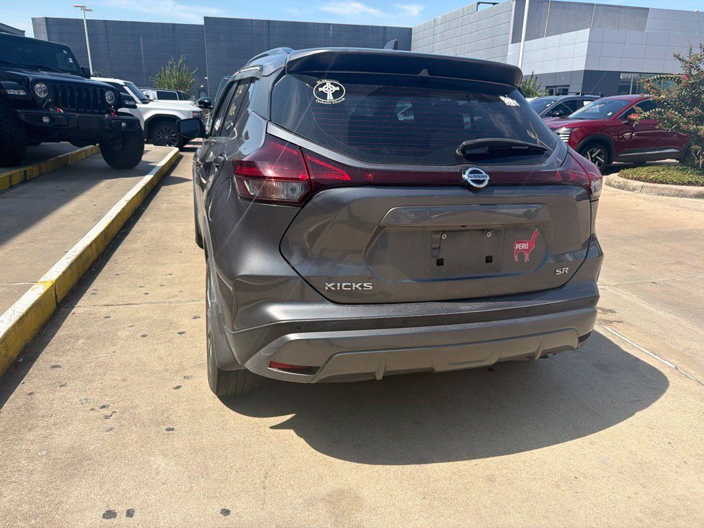Used 2021 Nissan Kicks SR w/ SR Premium Package FWD image 3