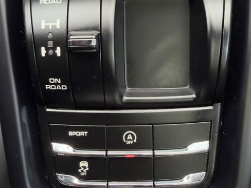 Used 2017 Porsche Cayenne Platinum Edition image 33