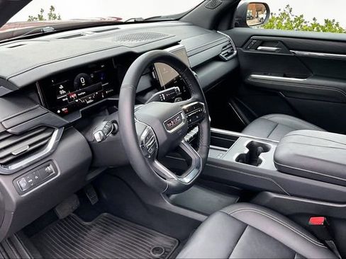 Used 2024 GMC Acadia Elevation image 13