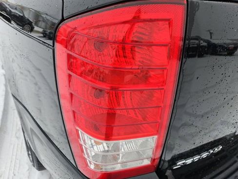 Used 2012 Kia Sedona LX image 18