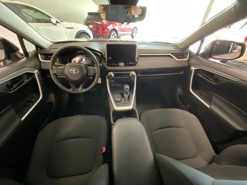 Used 2025 Toyota RAV4 LE AWD/4WD image 9