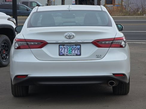 Used 2024 Toyota Camry XLE image 5