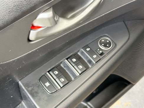 Used 2020 Kia Forte LXS FWD image 19