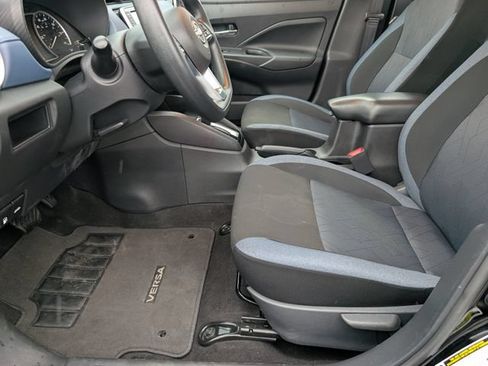 Used 2025 Nissan Versa SV FWD image 14