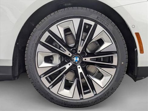 New 2026 BMW 530i xDrive w/ Premium Package image 10