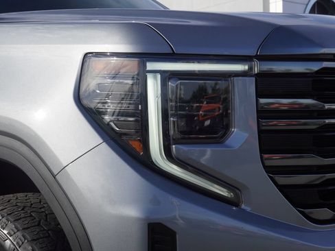 Used 2023 GMC Sierra 1500 AT4 w/ Technology Package AWD/4WD image 11