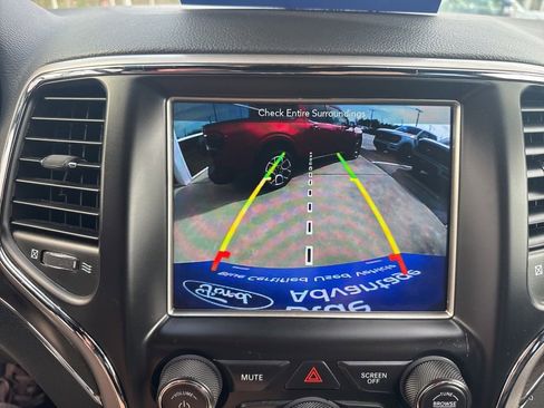 Used 2018 Jeep Grand Cherokee Limited image 22