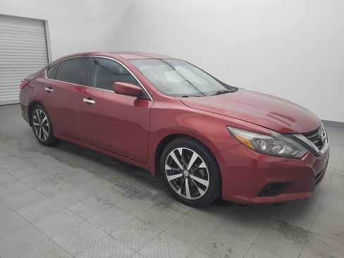 Used 2016 Nissan Altima 2.5 SR w/ Interior Lighting Package image 11