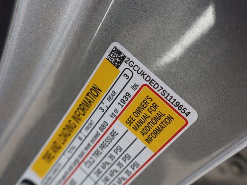 Certified 2025 Chevrolet Silverado 1500 LT image 40