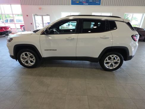Used 2024 Jeep Compass Latitude AWD/4WD image 12
